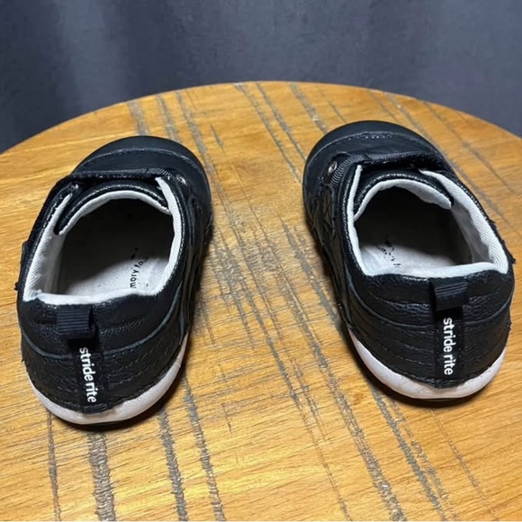 Stride Rite Cameron Sneakers size 6W - Picture 3 of 7